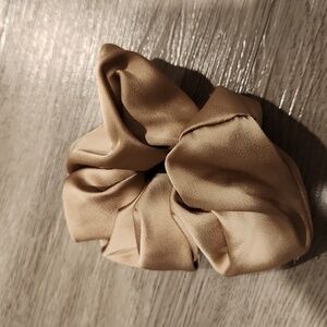 🐻 Hair Scrunchie